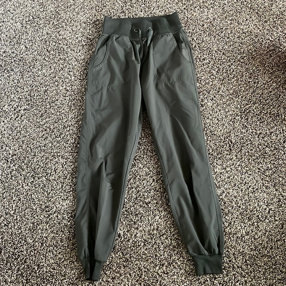 Brand KIAVA good material deep green girls 11-13 joggers